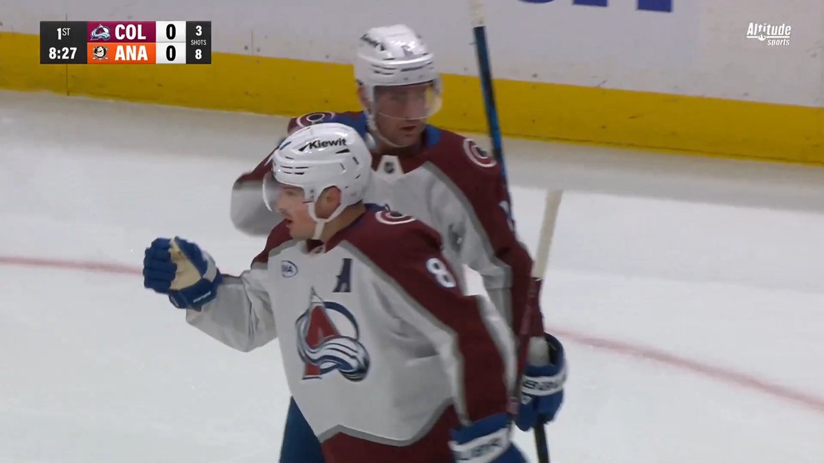 Cale Makar is a one-man show out there 🥬