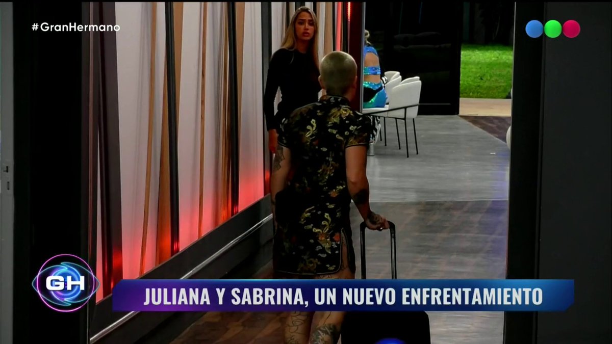 las katseye cuando esten en los camerinos del lollapalooza argentina: