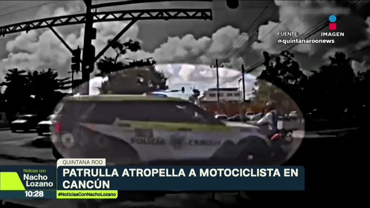 Una patrulla de la policía municipal de #Cancún atropelló a un motociclista al pasarse el semáforo en alto. De acuerdo con los reportes, iba a atender un reporte, pero viajaba a exceso de velocidad y sin la sirena encendida. El caso ya lo investiga la Fiscalía del estado.