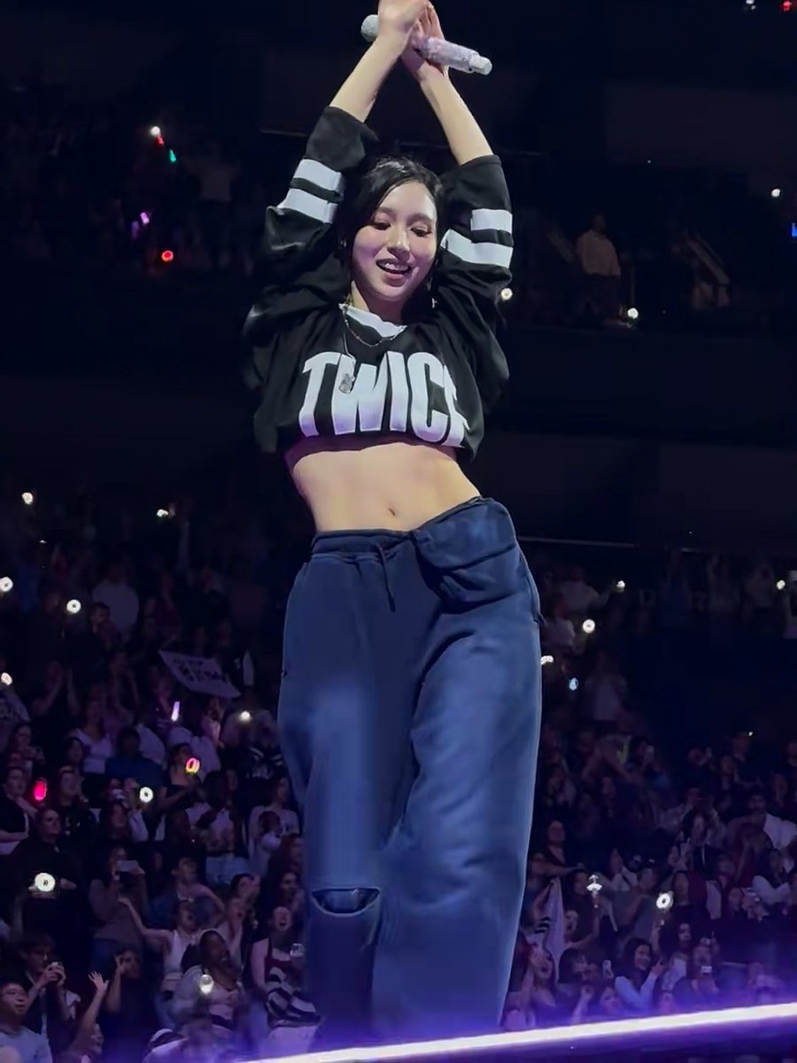 MINA'S ABS IN THIS FIT