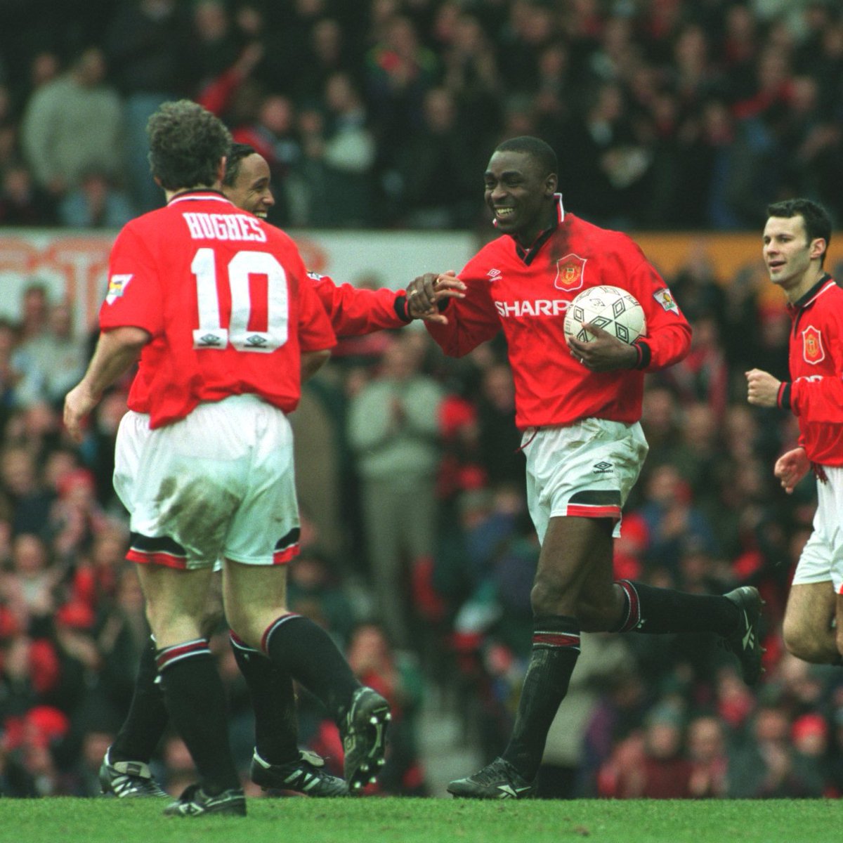 🏴👏 31 years ago today: Andy Cole became the FIRST ever player to score 5 goals in a single Premier League match! ✅ He is the 5th highest goalscorer in Premier League history with 187 goals.