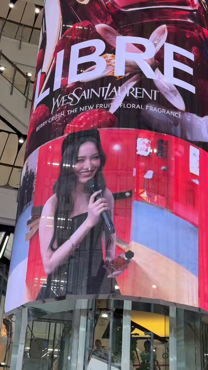 เห็นพี่ฟรีนกันแบบ 7 ชั้นไปเลยจร้า ❤️✨ SAROCHA YSL LIBRE BERRY EVENT #BERRYCRUSH #YSLBEAUTYTH #srchafreen #centralwOrld