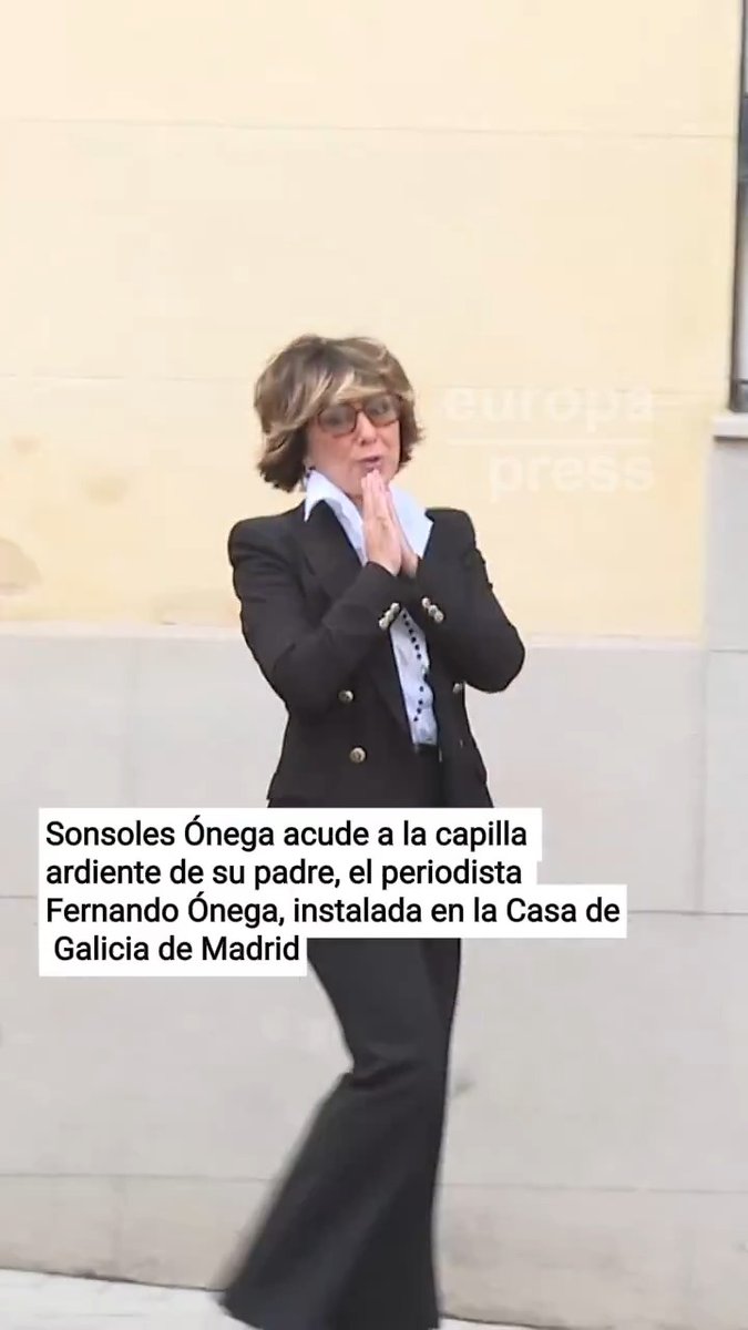 Sonsoles Ónega acude a la capilla ardiente de su padre, el periodista Fernando Ónega, instalada en la Casa de Galicia de Madrid