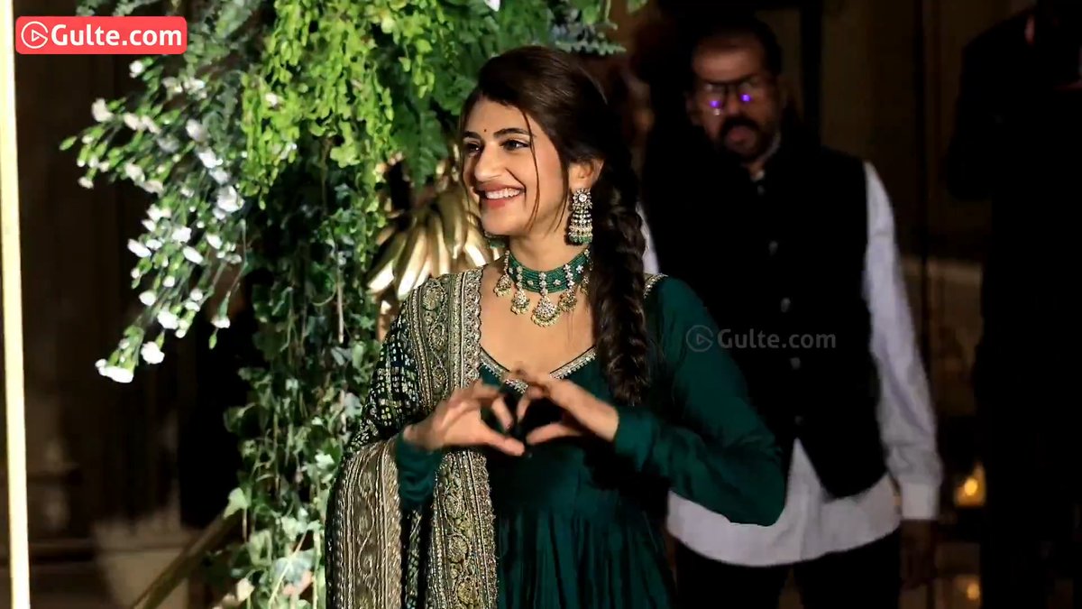 #Sreeleela at #ViRosh Wedding Reception. #VijayDeverakonda #RashmikaMandanna