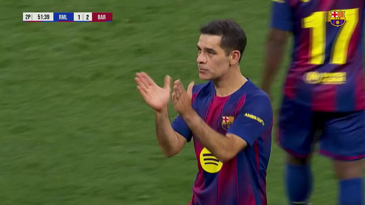 Rafa Márquez received a standing ovation in Guadalajara, Mexico. 👏🇲🇽