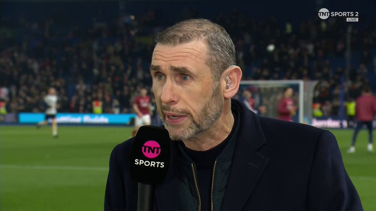 "You've got to go and earn it...No one ever said it's going to be easy!" Martin Keown on the mentality Arsenal need to win the Premier League 👀 🎙️ Laura Woods 📺TNT Sports &amp; discovery+ UK