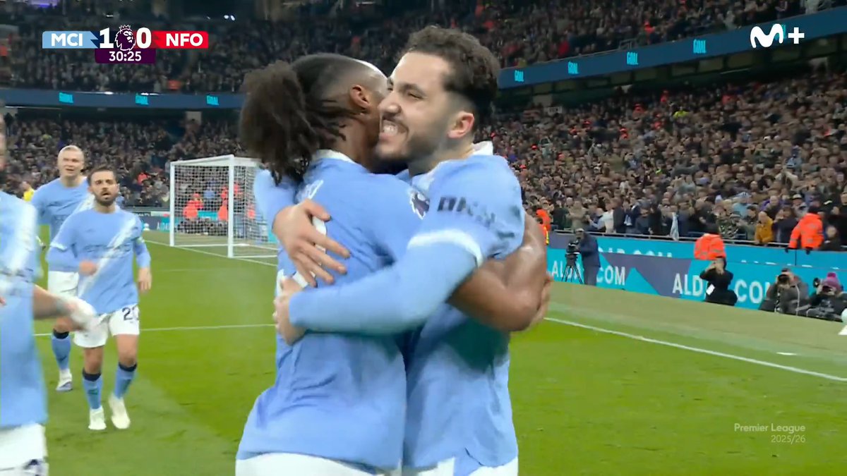 Con el gol entre ceja y ceja. 𝗦𝗲𝗺𝗲𝗻𝘆𝗼 abre la lata. #LaCasaDelFútbol