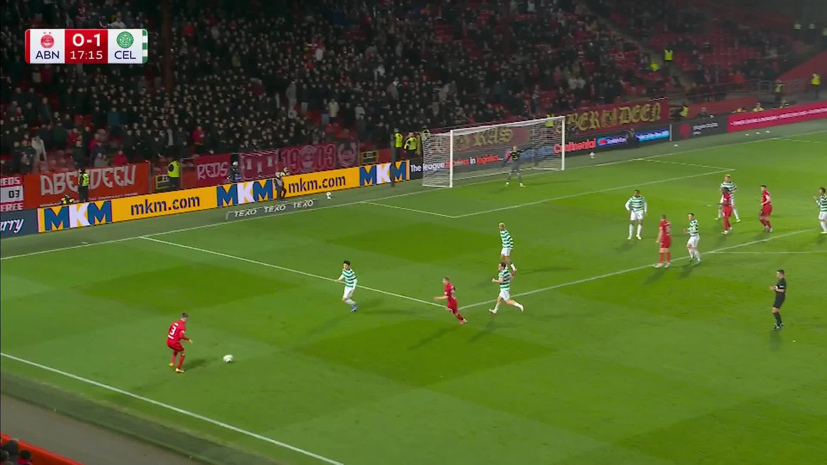 Kevin Nisbet equalises for Aberdeen against Celtic after they were awarded a penalty 🔴