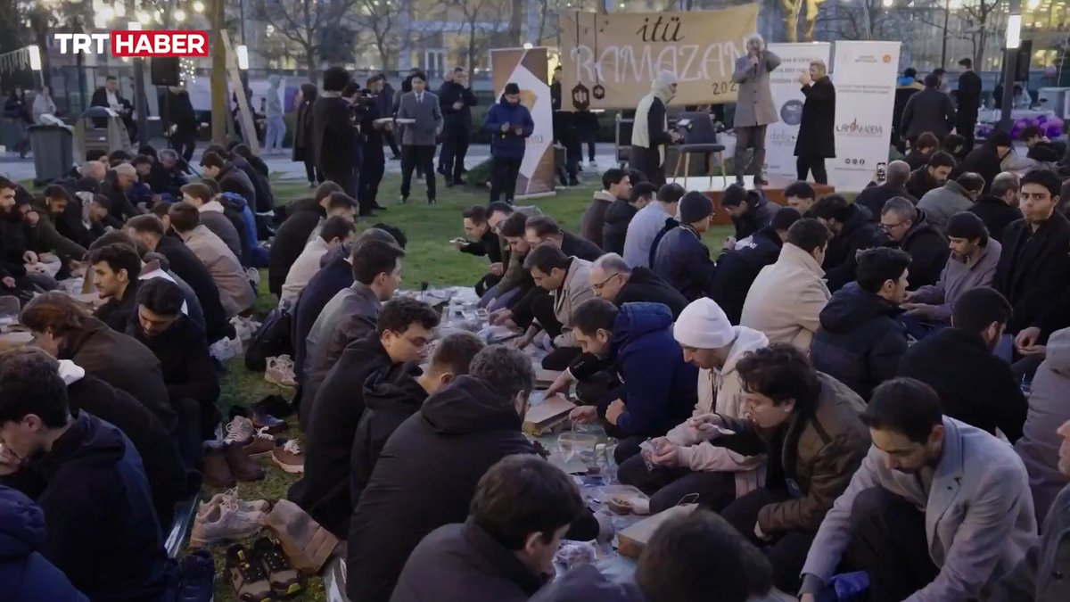 Selçuk Bayraktar, İstanbul Teknik Üniversitesi’nde gençlerle iftar yaptı.