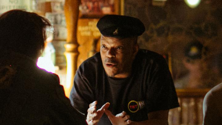 THE SINGERS director Sam Davis breaks down the unconventional way he discovered Mike Young and the rest of the cast. Now paying on Netflix.