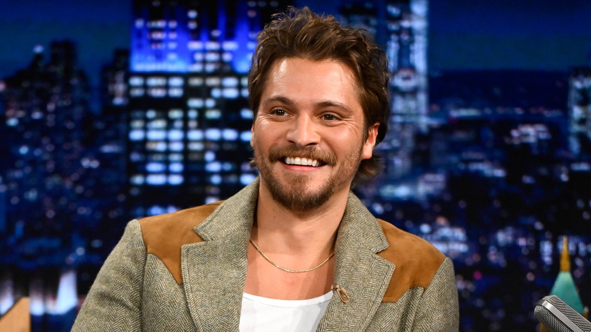 Luke Grimes’ son has a funny reaction whenever he gets into character as Kayce Dutton in #MarshalsCBS 🤣 Yellowstone #FallonTonight
