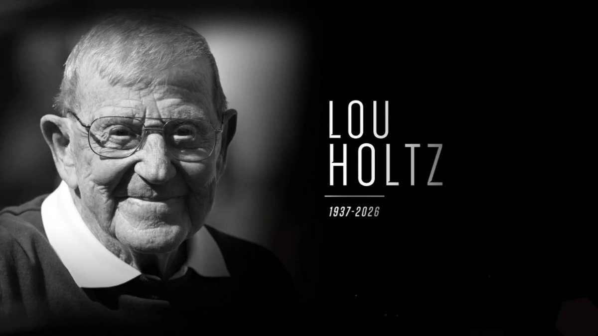 .Mike Golic and Mike Golic Jr pay tribute to the late Lou Holtz. ❤️