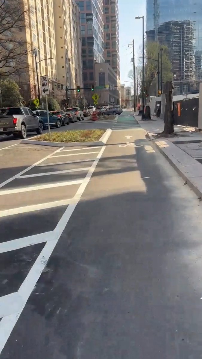 🚴🚦 Hooray! Juniper St bike lanes are officially OPEN southbound from 14th St to Ponce. All traffic, ped + bike signals are operating. While the lane is open, there could be temp closures as contractor is still working to address punch list items. 🙏 Thx for hanging in there.