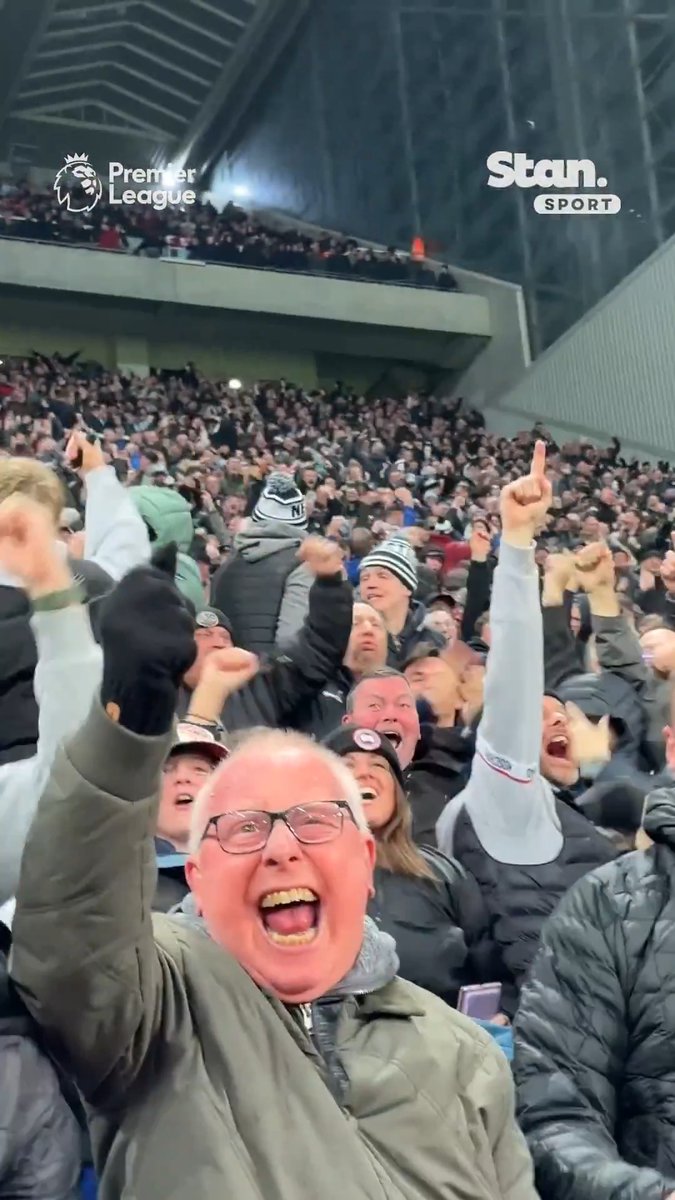 St. James’ Park was 𝙍𝙊𝘾𝙆𝙄𝙉𝙂 🔥 Stoppage-time winner over Manchester United and it’s party time for the Toon. ↳ Premier League. Live & On Demand with 4K on Football’s New Home, Stan Sport. Stream now. #StanSportAU #PremierLeague #Newcastle