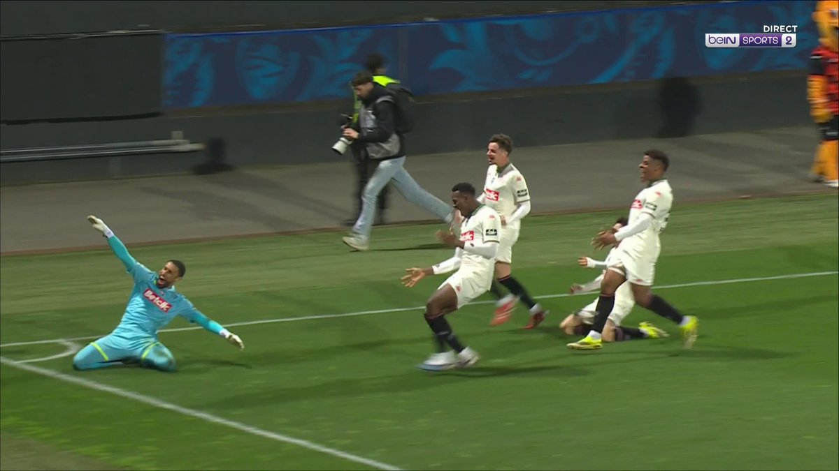 La cรฉlรฉbration, la danse et la joie de Yehvann Diouf ๐ธ๐ณ ๐ค๐จ๐ ๐ ๐ค๐จ๐๐๐๐๐๐ฬ ๐ก๐๐๐ ๐๐ก ๐๐๐ ๐-๐๐๐ก๐๐๐ ๐๐ ๐๐ข๐จ๐ฃ๐ ๐๐ ๐๐ฅ๐๐ก๐๐ ๐ซ๐ทโฆ aprรจs une sรฉance de pรฉno folle. โค๏ธ๐ค 2 BALLES DE MATCH MANQUรES PAR LORIENT. ๐ฑโ