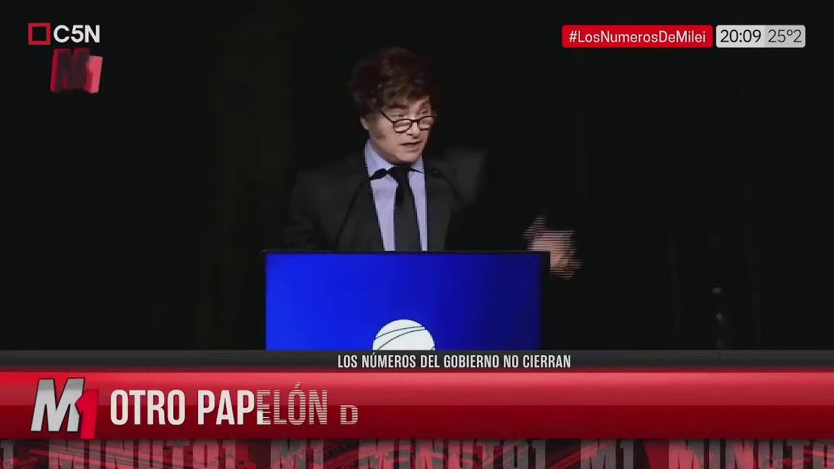 Primero dijo que sacó a 8 millones, después al 30% y llegó a decir hasta 15 MILLONES 😐 Le das un rato mas y te dice que éramos todos pobres hasta que llegó él 😂