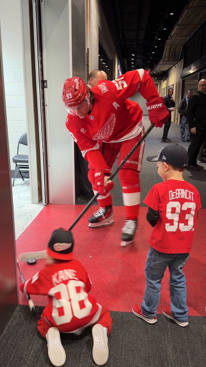 Looks like Trick Kane wants to be a goalie 😅