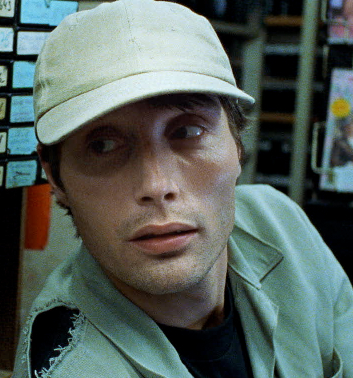 Evening viewing recommendation? On Criterion Channel, watch Mads Mikkelsen in Nicolas Winding Refn's BLEEDER (1999) in our VHS Forever collection! Refn’s follow-up to his bombshell debut PUSHER is equally raw and unflinching in its potent look at masculinity, alienation, and the point where repression turns to eruption.
