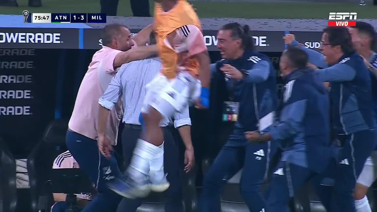 DOBLETE Y LE PROVOCARON EL PENAL RODRIGO CONTRERAS TOTALMENTE POSEÍDO COMIÉNDOSE EL ATANASIO