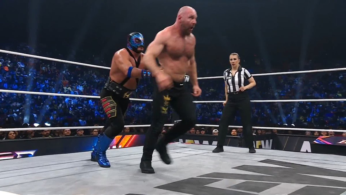 .Rey Hechicero tied Moxley up against the ropes, but Moxley powered out with a cutter! Watch #AEWDynamite LIVE on TBS &amp; HBO Max