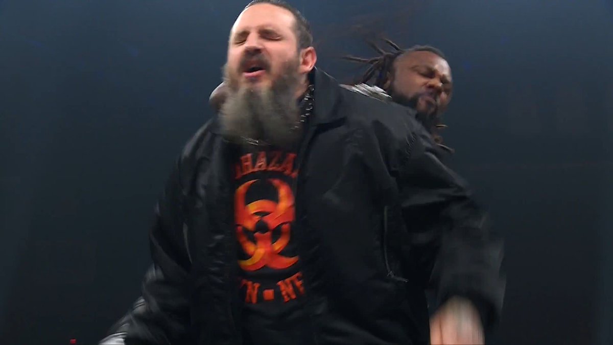 .@SwerveConfident is sending a message to @BrodyXKing by attacking him with the chain! Watch #AEWDynamite LIVE on TBS &amp; HBO Max