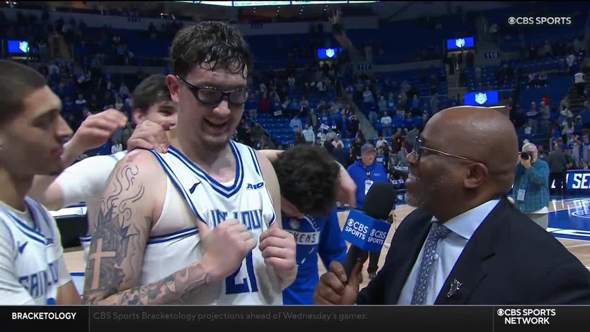 Robbie Avila had the whole squad behind him ๐๐ฅ Saint Louis Men's Basketball