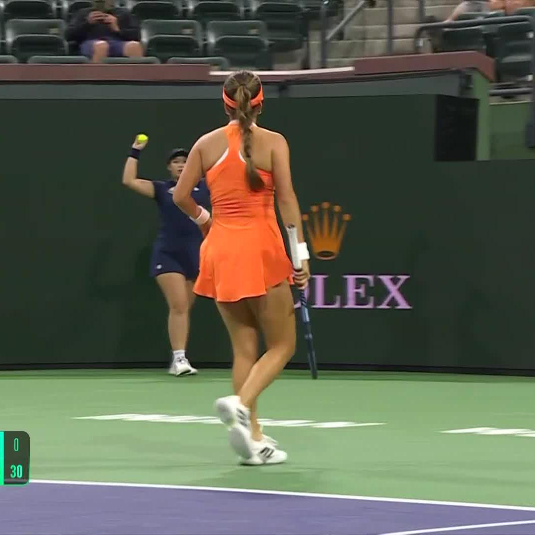 #IndianWells 🎾 | ¡TRIUNFAZO CAMILA 🙌🏻! - Cami Osorio [🇨🇴-61] 6/4 6/1 S. Stephens [🇺🇸-780] - La colombiana se impuso en set corridos ante la ex-campeona del US Open y finalista en Roland Garros. Se viene un duro reto. 🔜 vs Iva Jovic [🇺🇸-18]
