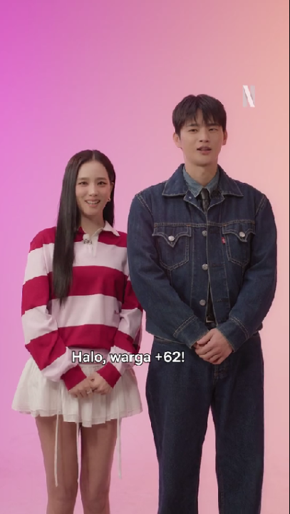 Warga +62! Diingetin lagi sama Jisoo &amp; Seo In-guk kalau drakor Boyfriend on Demand bakal tayang besok, tanggal 6 Maret di Netflix! 🥰