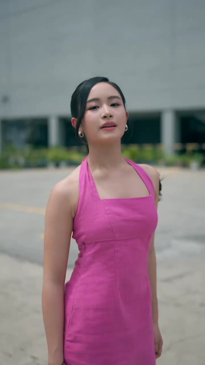 PRETTY IN PINK! 😍💖 Here’s #GMAPBBCollab Kapuso Big Winner #CapriceCayetano’s look yesterday, following her #TiktoClock guesting! 🔥✨ 🎥 capcaprice on Instagram