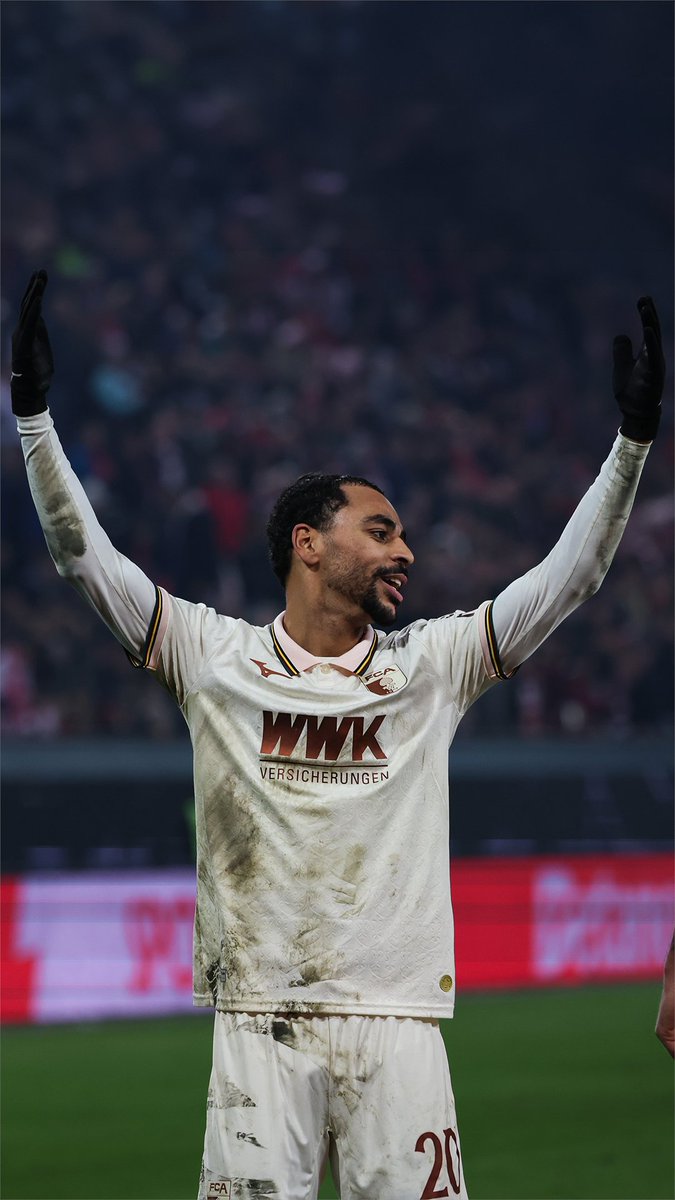 Köln's goalkeeper went into the opposition box for a corner to try and win the game... Alexis Claude-Maurice then scored an open goal. 👀⚡️