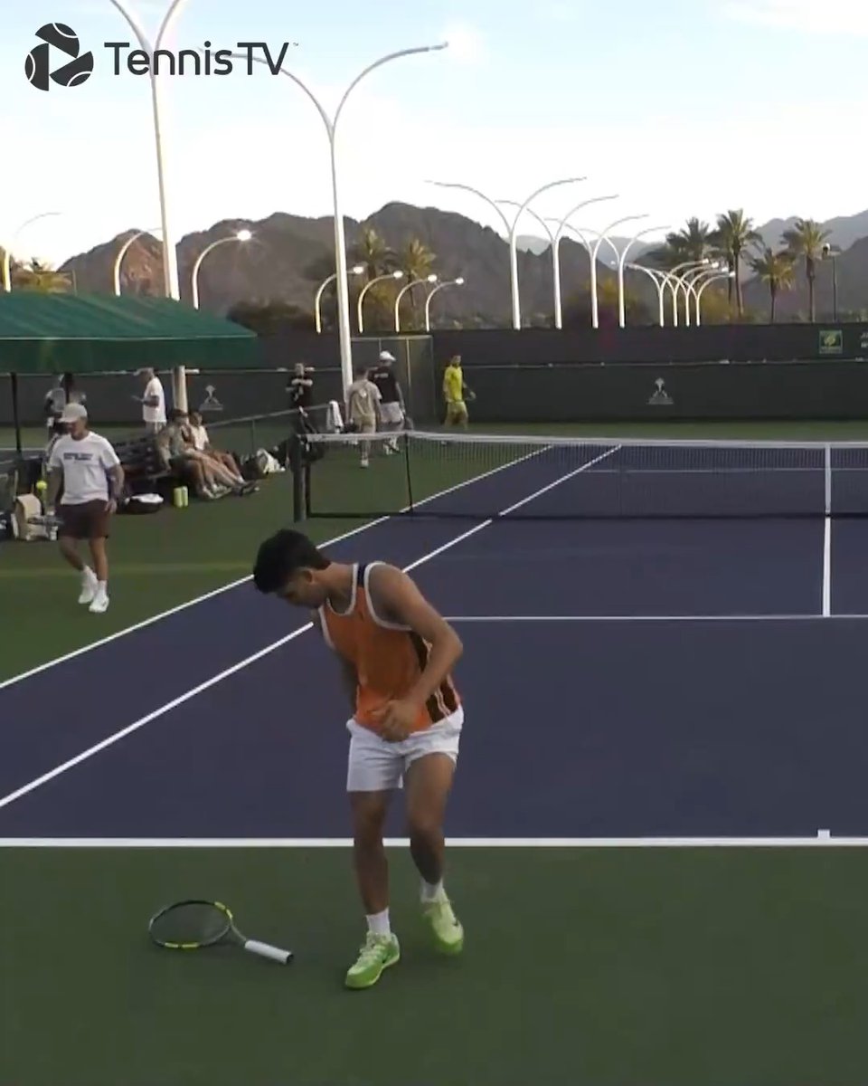 Easily distracted 😂 Carlos Alcaraz #TennisParadise