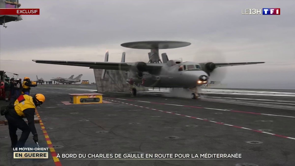 🔴 Le porte-avions peut parcourir 1 000 km par jour : le Charles de Gaulle continue de faire route vers la Méditerranée 📺 Charline Hurel & Axel.Charles-Messance se trouvent à son bord, regardez leur reportage exclusif dans #LE13H de TF1 ⬇️