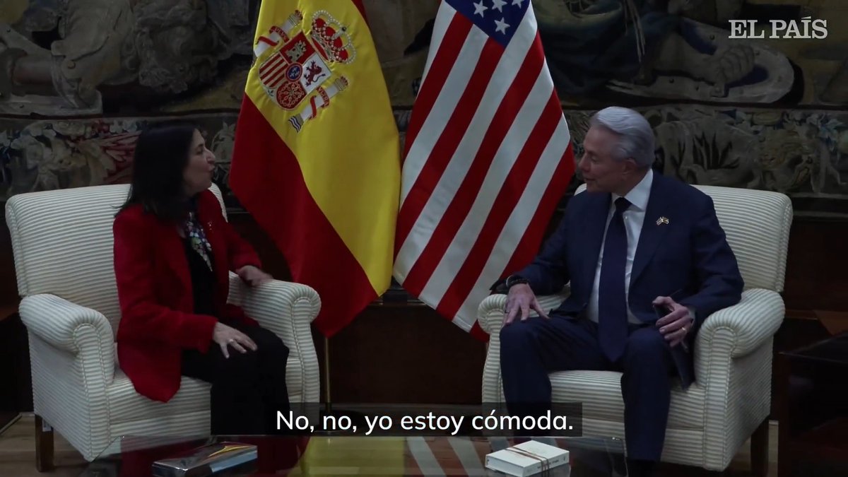 Margarita Robles no dijo "Estoy con Trump", dijo "Estoy cómoda" en esta conversación: X: "Que yo también soy friolero" MR: "Pues entonces lo dejamos" X: "¿Tú estás cómoda?" MR: "Yo estoy cómoda". Pues el PP y todos sus medios han difundido el bulo sin comprobar nada. Os cuento: