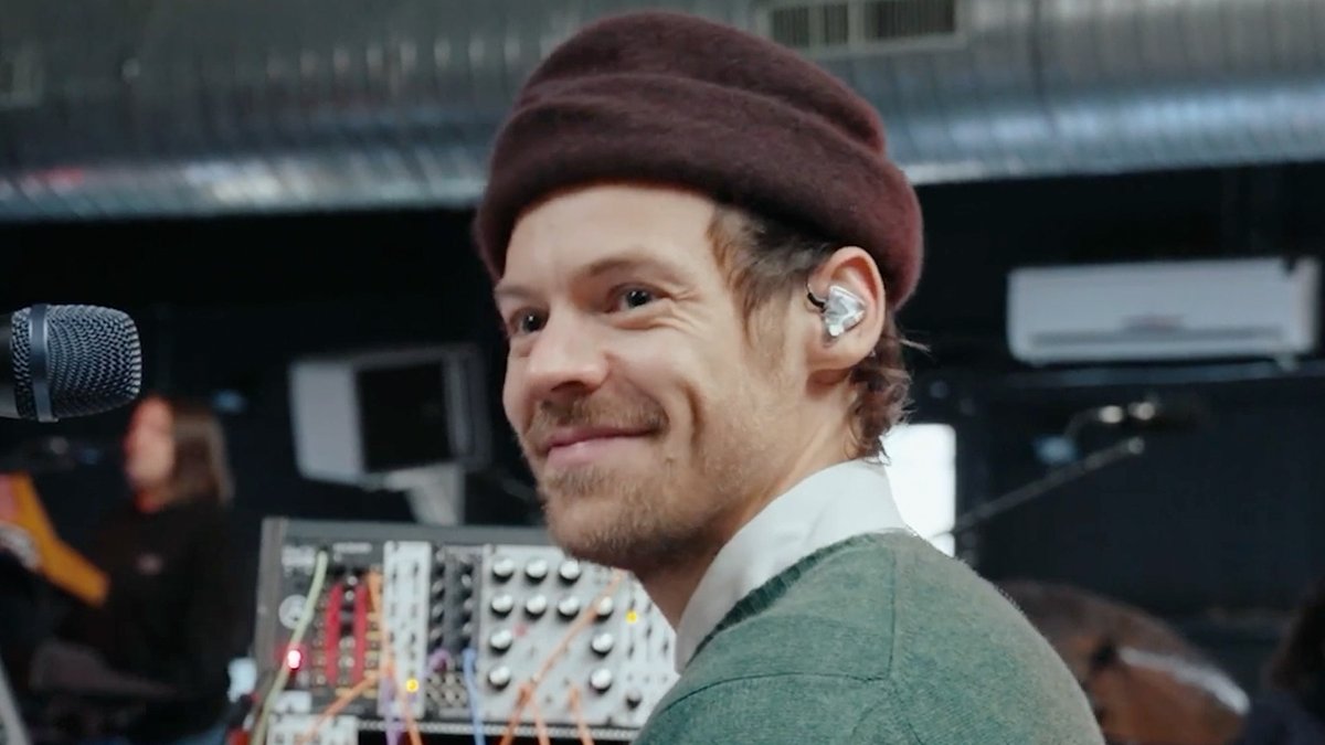 Watch Harry Styles's first performance of his new album, ‘Kiss All The Time. Disco, Occasionally.' 'One Night in Manchester' streams March 8 on Netflix.