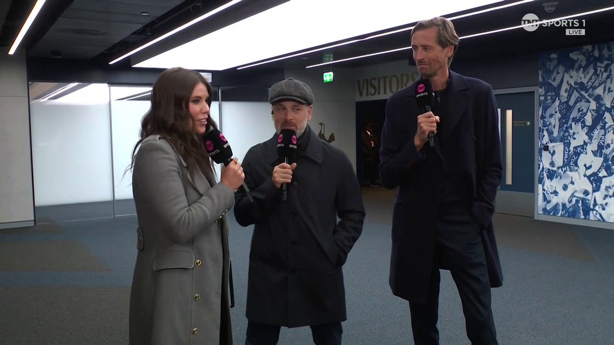 "I think it's in their hands." Joe Cole believes Arsenal are in control of the title race 🏆 🎙️ Becky Ives | 📺 TNT Sports & discovery+ UK