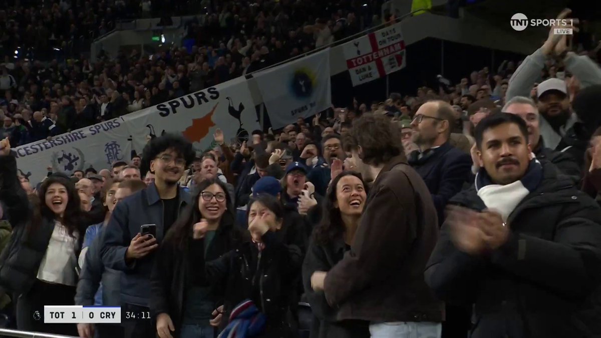 SOLANKE FIRES SPURS INTO THE LEAD ⚡ TNT Sports & discovery+ UK