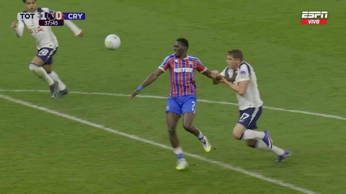 LA ROJA A MICKY VAN DE VEN POR ESTE PENAL EN TOTTENHAM-CRYSTAL PALACE. ❌🤦‍♂️