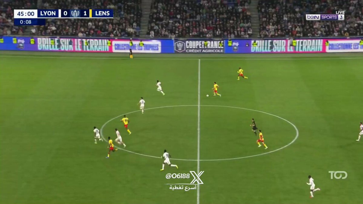 Con este golazo de Abdallah Sima el Lens se va al descanso ganando 0-2 al Olympique. La imagen de los de Lyon ha sido muy mala y avala lo comentado por Andrés Onrubia Ramos sobre las duras bajas de Sulc, Fofana o Moreira.