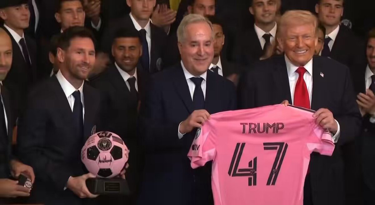 Im in tears. President Trump is showered with tons of gifts, even a personally SIGNED soccer ball from arguably the best Soccer player EVER, Messi There will NEVER be another Trump I LOVE THIS MAN ❤️
