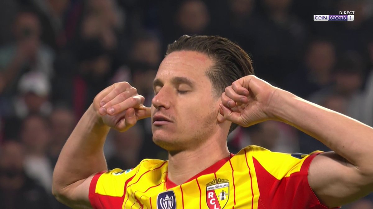 Le but et la célébration juste après Thauvin est tellement 𝘾𝙊𝙇𝘿 🇫🇷🤩 #OLRCL