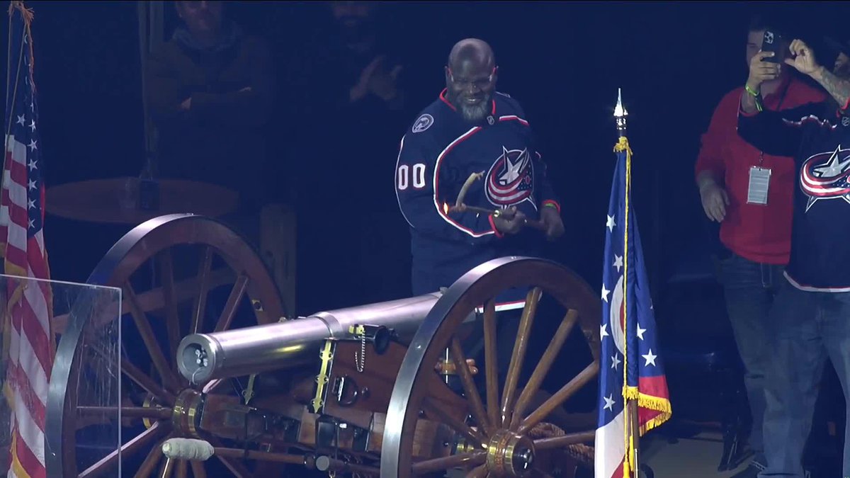 Former Olympian and WWE Hall of Famer Mark Henry lit the cannon in Columbus tonight 💥 Not much can catch him off guard, but the cannon did 😂
