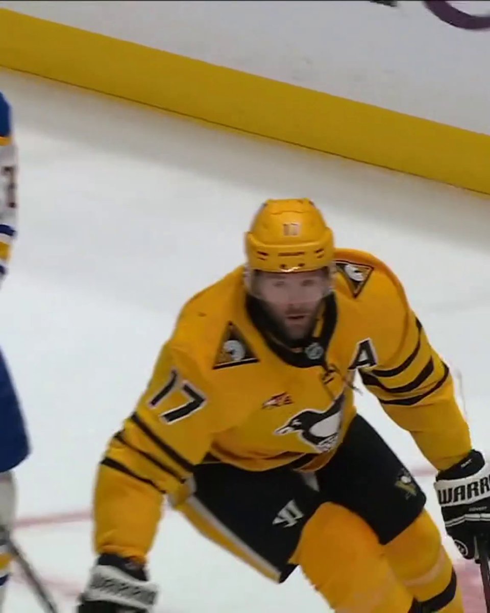 BRYAN RUST ANSWERS WITH A SHORTY OF HIS OWN 🥶 Watch Sabres-Penguins on ESPN and the ESPN App 🍿