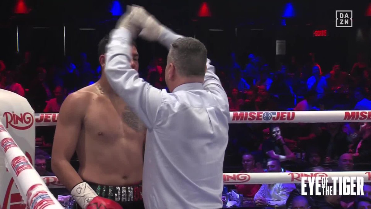 Steve Claggett lands a BIG left hook to seal the deal ‼️ #ButlerHiseni | Live NOW on DAZN ▪️