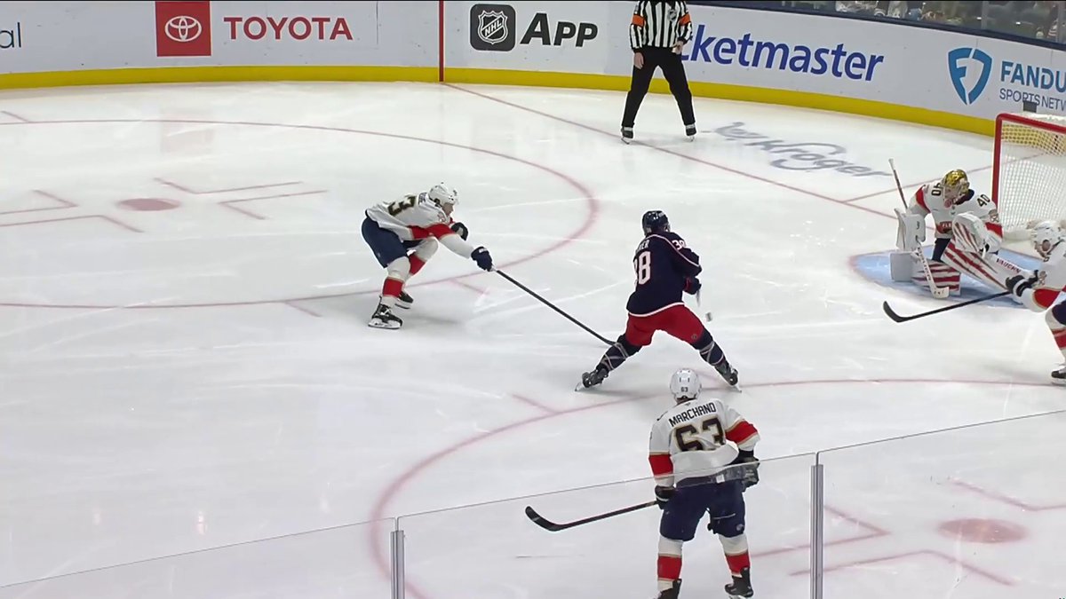 This pass by Kent Johnson is a thing of beautyyyyy 🤩