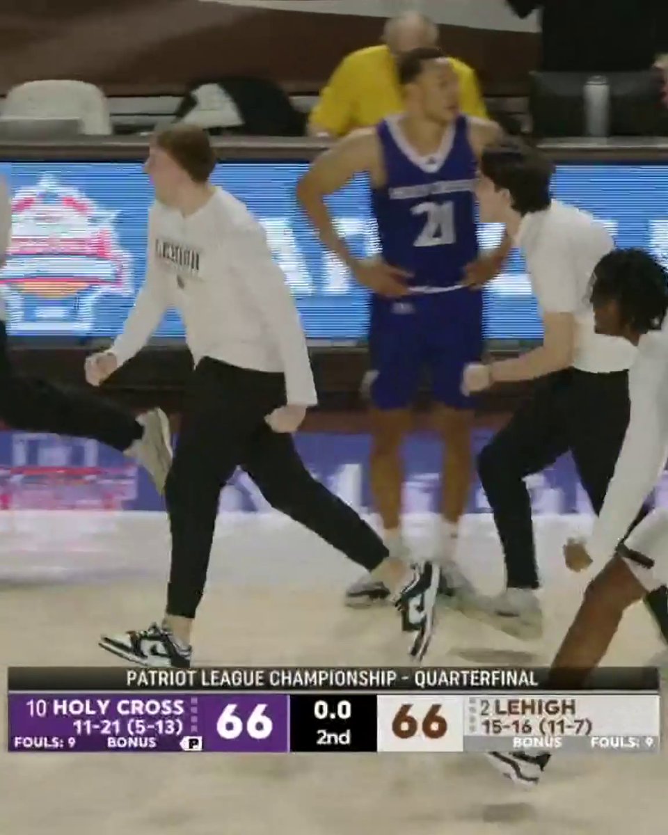 LEHIGH FROM HALF-COURT FOR THE WIN IN THE PATRIOT LEAGUE QUARTERFINAL 😱