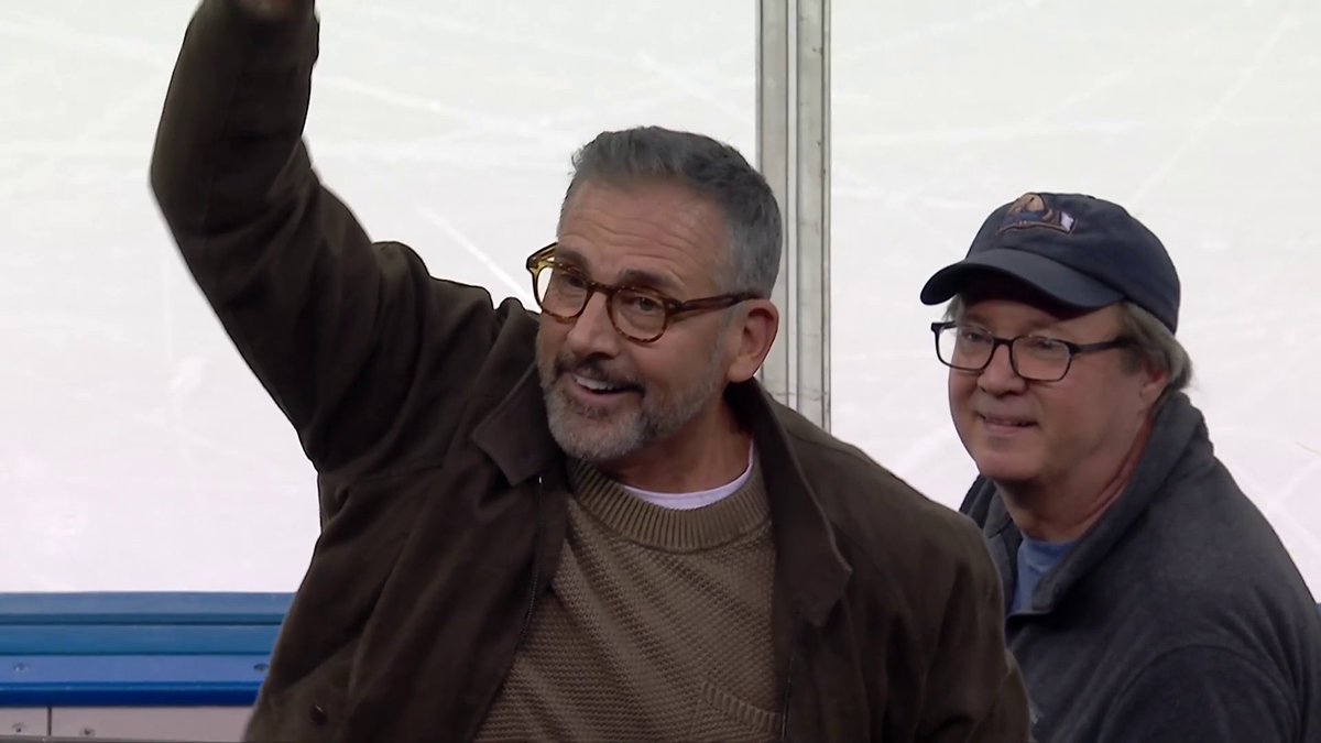 Steve Carell's getting in on the t-shirt toss at MSG! 🗽