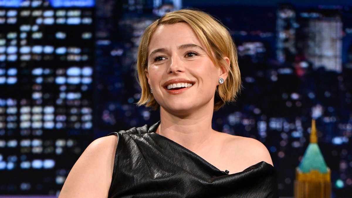 Jessie Buckley clarifies that she is a lover of cats. “I want to just tell cat people that I actually auditioned to be a cat once.” (Source: The Tonight Show)