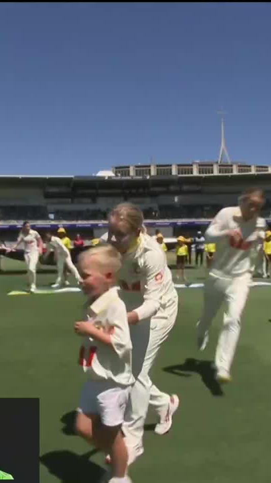 Alyssa Healy sings the Australian national anthem one last time, accompanied by her nephew ❤️ #AUSvIND