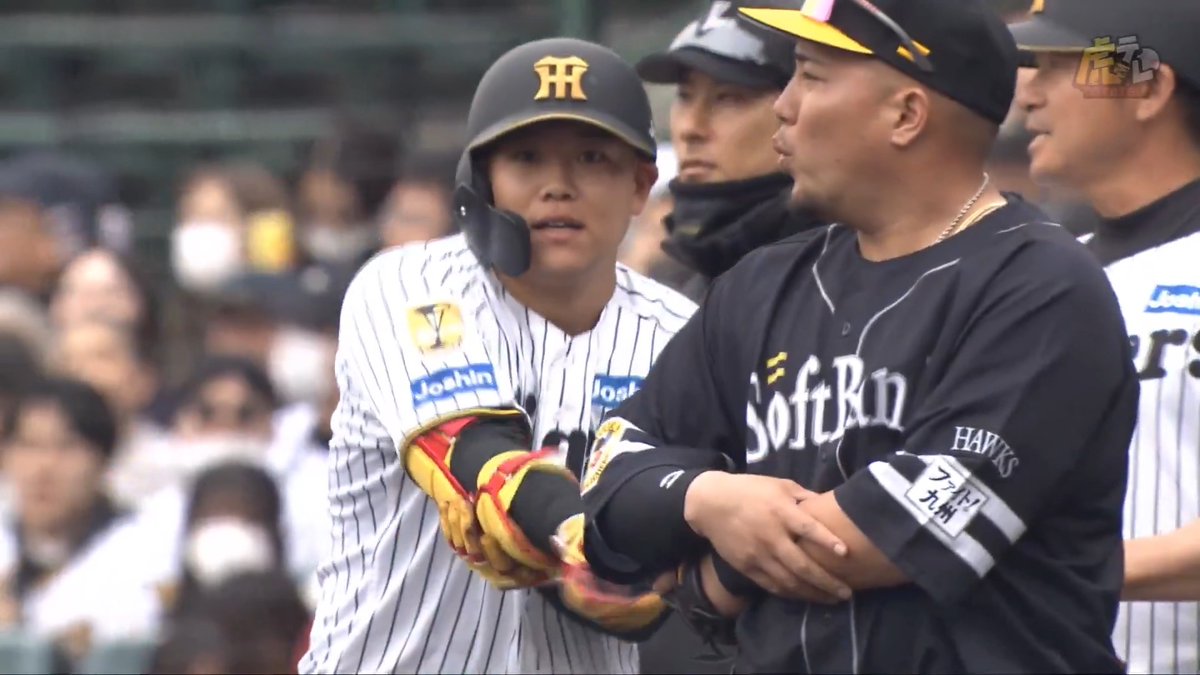 3回裏、チーム初ヒットは期待の育成2年目、嶋村選手！左腕からセンターへのクリーンヒット！