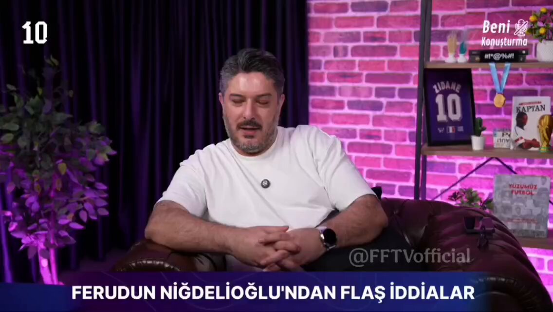 🎙️Hacıosmanoğlu, Erman hocaya mesaj atıp yeri geldiğinde bu konuyu açıklayacağını söylemiş. 🗣️Yusuf Kenan Çalık: Yeri ne zaman gelecek ben onu merak ediyorum. Görevi bıraktıktan sonra veya sezon sonu bir açıklama yapacaksa bunun bir kıymeti yok.